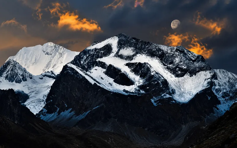 Om Parvat Guide travel guide for Adi Kailash Om Parvat Yatra