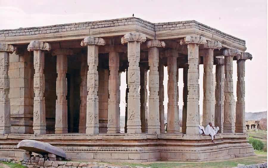 Kadalekalu Ganesha Temple, Hampi