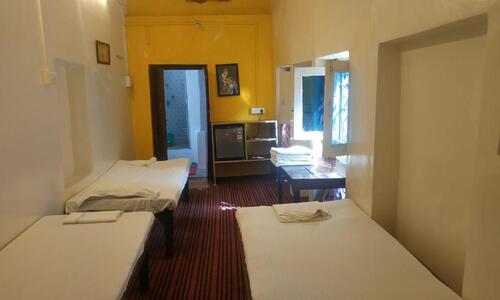 Kanha Paying Guest House Varanasi